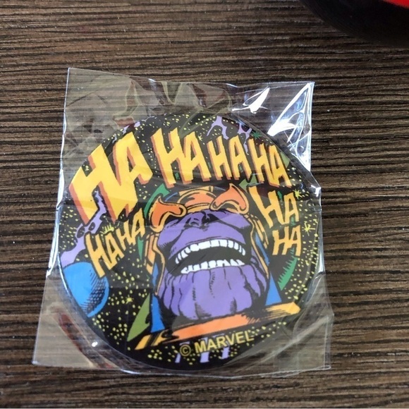 Marvel Bad Guys Mystery Capsule: Thanos magnet - Picture 2 of 3
